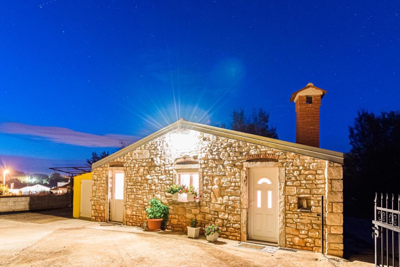 Lovely House Ровинь Экстерьер фото
