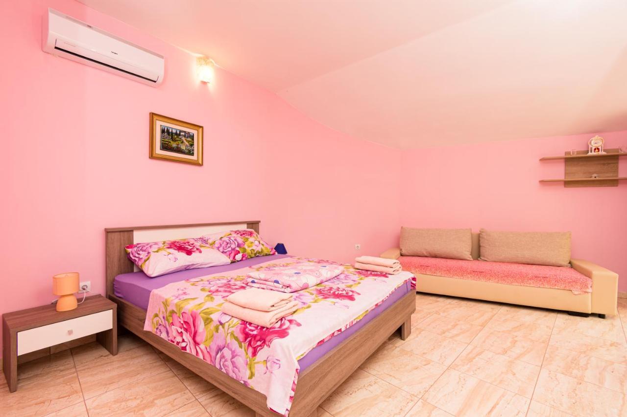 Lovely House Ровинь Экстерьер фото