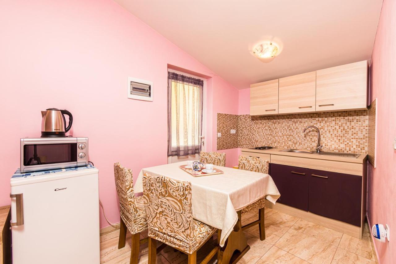 Lovely House Ровинь Экстерьер фото